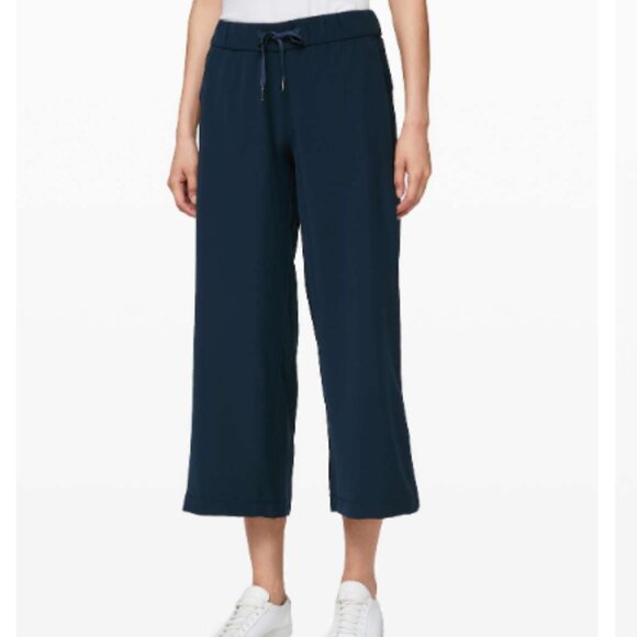 Lululemon On The Fly Wide Leg 7/8 Black Woven Pant Size 10 - Picture 1 of 7
